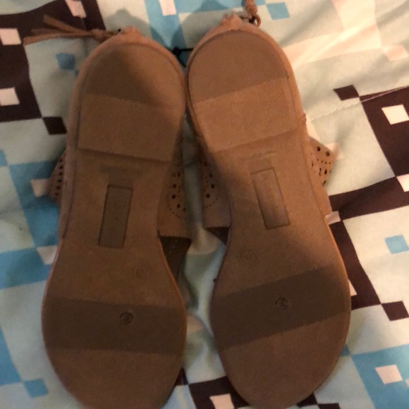 Shoes. - Picture 3 of 3